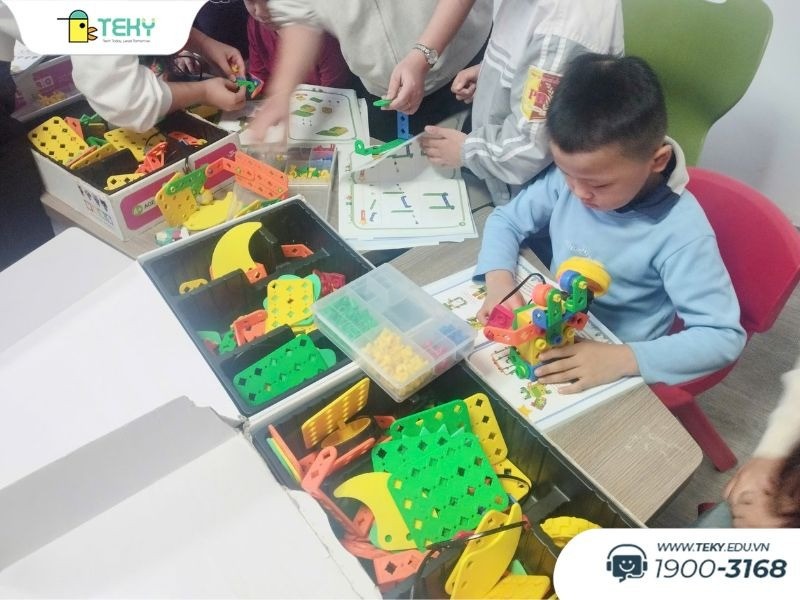 thoi-diem-ly-tuong-de-tre-bat-dau-hoc-cong-nghe-la-khi-tre-tu-5-7-tuoi