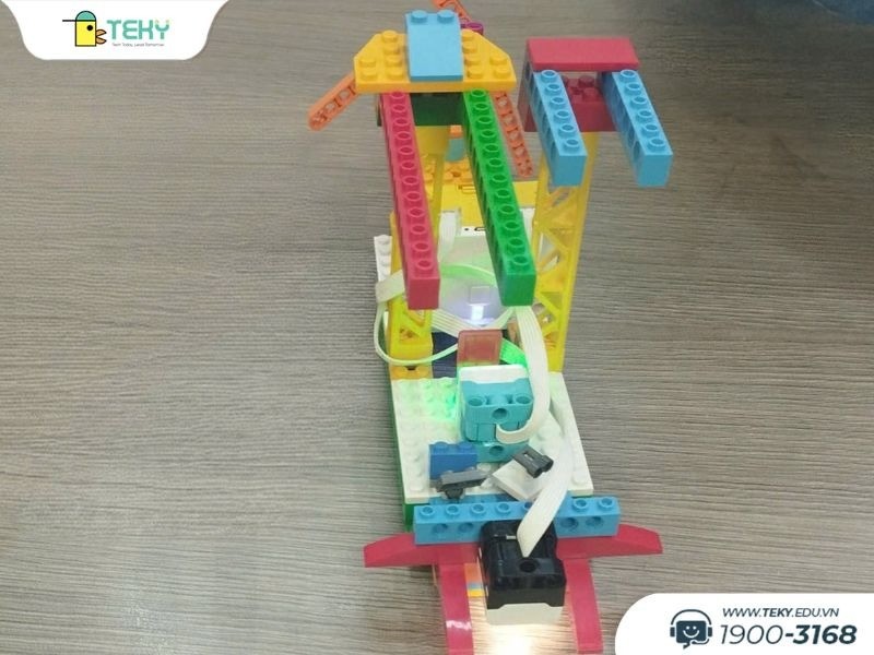 san-pham-thuyen-di-tren-dam-lay-cua-hoc-vien-tai-teky-bac-tu-liem