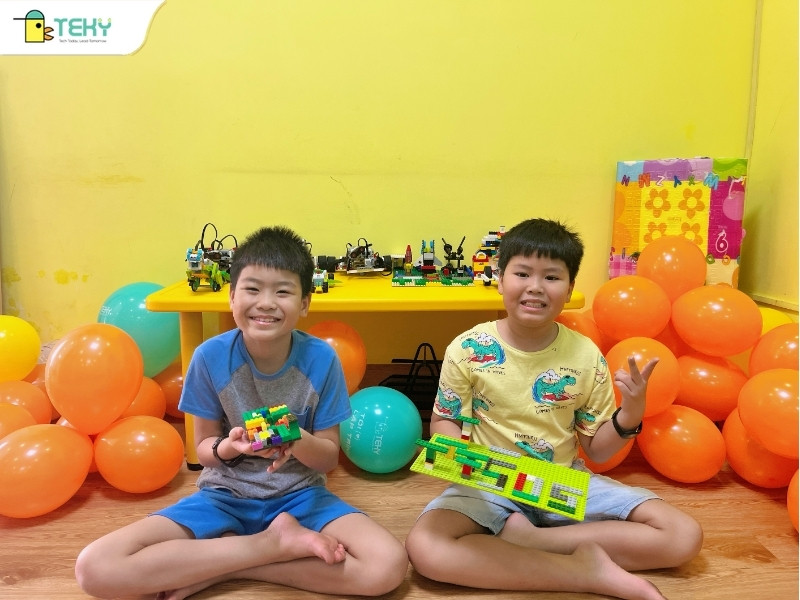 thuan-thanh-va-thuan-tan-cung-san-pham-chu-de-rung-ram-tai-dai-hoi-lego