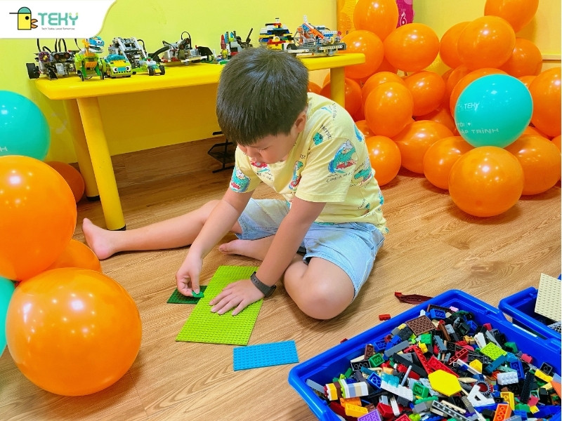 cac-ban-sang-tao-mo-hinh-dua-tren-rat-nhieu-manh-lego