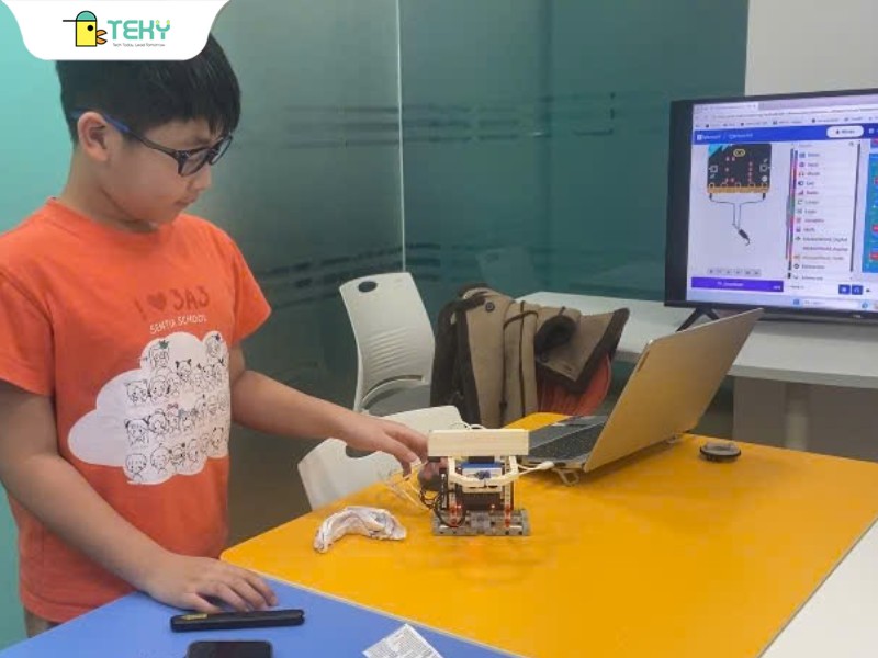 tekid-hoang-bao-kiet-va-du-an-bong-ro-micro:bit