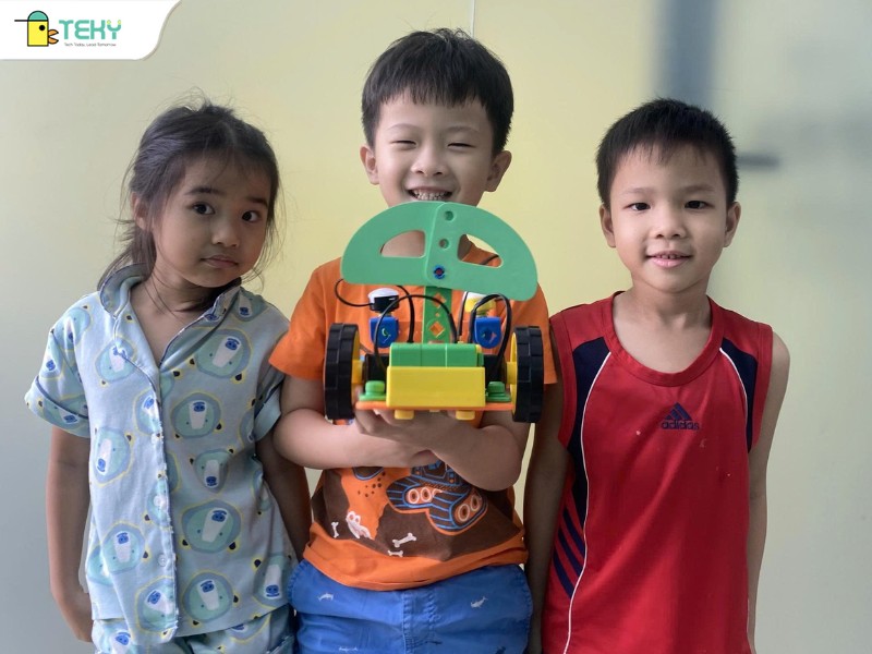 hoc-vien-an-nhien-thien-an-va-minh-phuc-voi-san-pham-chiec-thuyen-buom