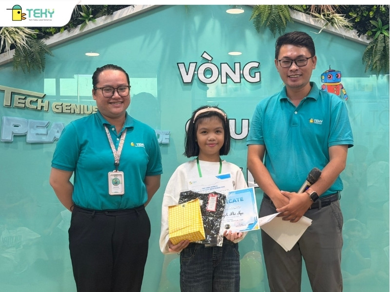 nhu-ngoc-dai-dien-nhan-giai-vong-chung-ket-mien-nam