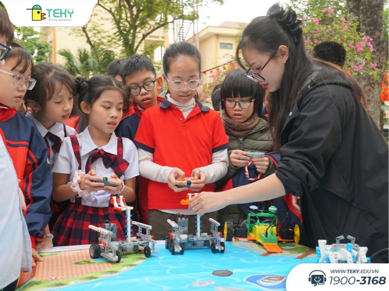 trai-nghiem-robot-tren-sa-ban