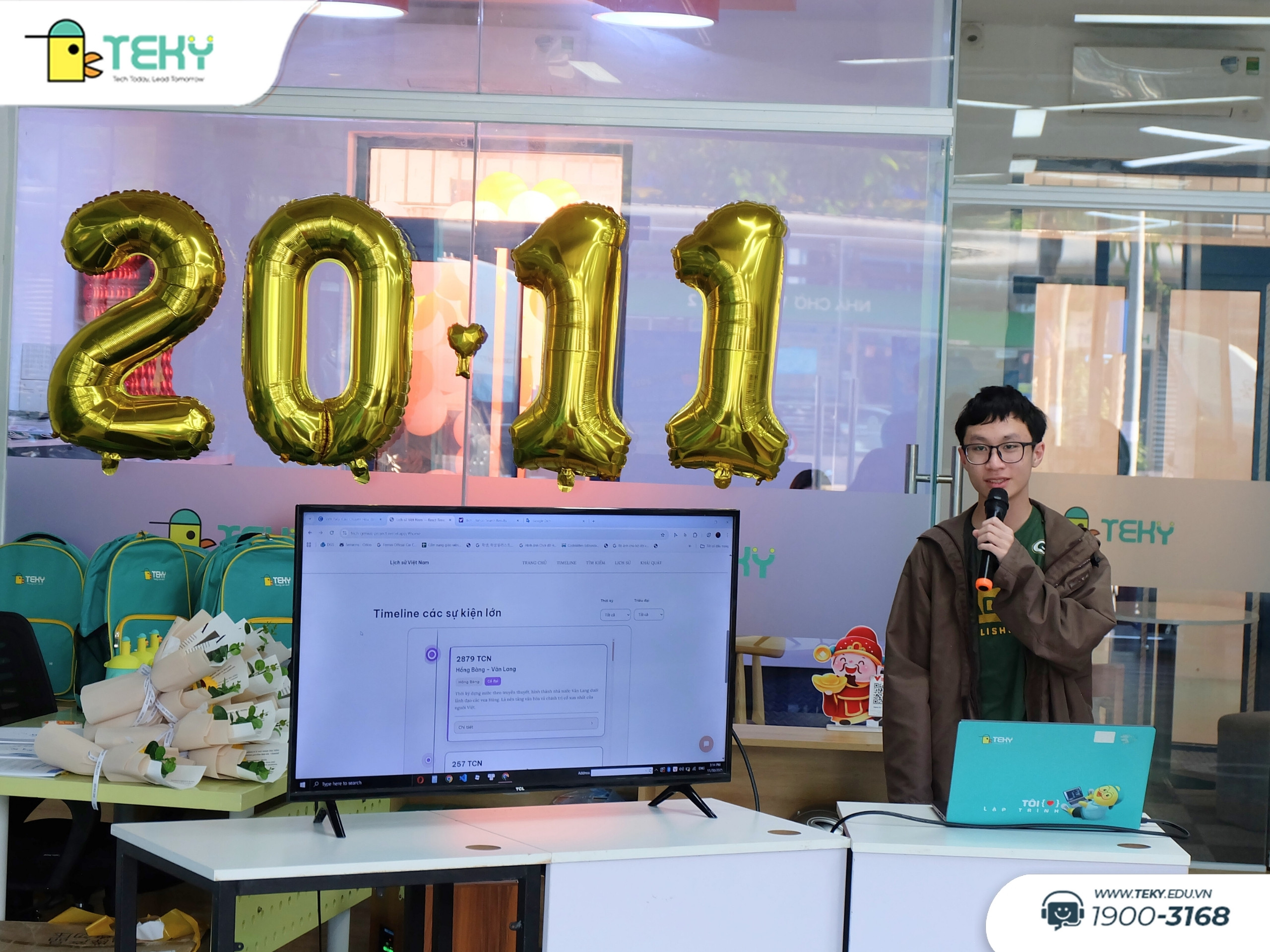 tekid-nhat-minh-tra-loi-van-dap-cua-ban-giam-khao-ve-san-pham-website-lich-su