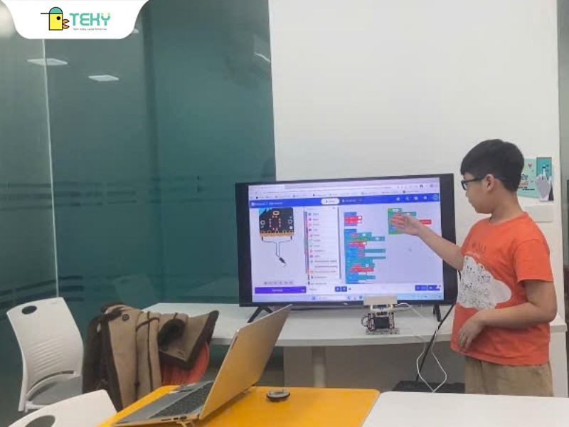 be-thuyet-trinh-du-an-cuoi-khoa-cua-minh