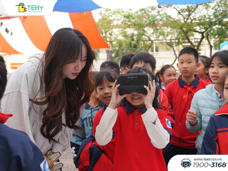hoc-sinh-trai-nghiem-kinh-thuc-te-ao