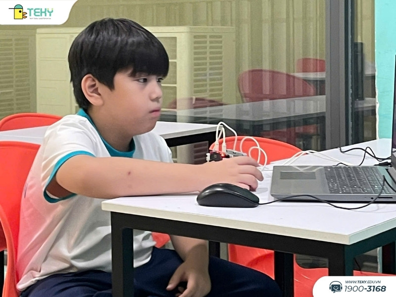 hoc-vien-chuan-bi-bai-tap-truoc-khi-vao-buoi-hoc-tai-teky-him-lam