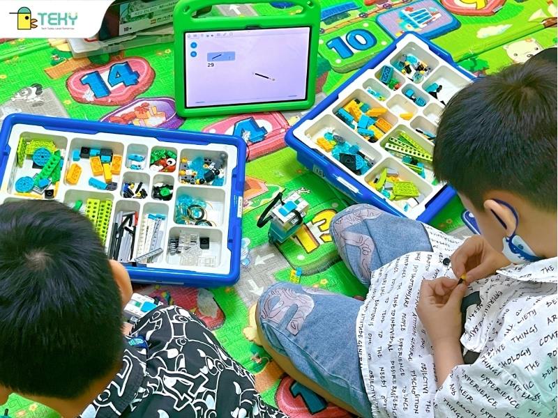 tre-tham-gia-cac-hoat-dong-trai-nghiem-cong-nghe