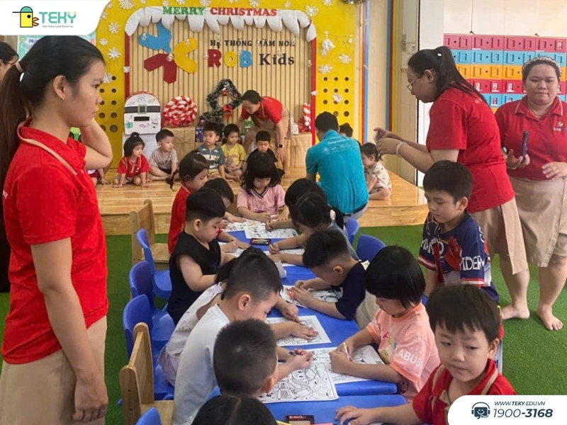 hoat-dong-nhon-nhip-dau-gio-tai-buoi-trai-nghiem-cong-nghe