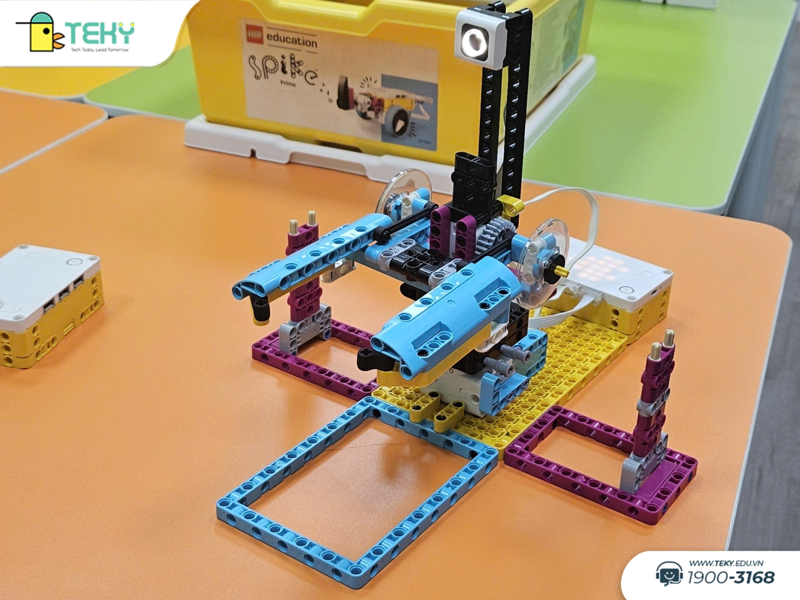 san-pham-gang-tay-may-cua-duc-tam