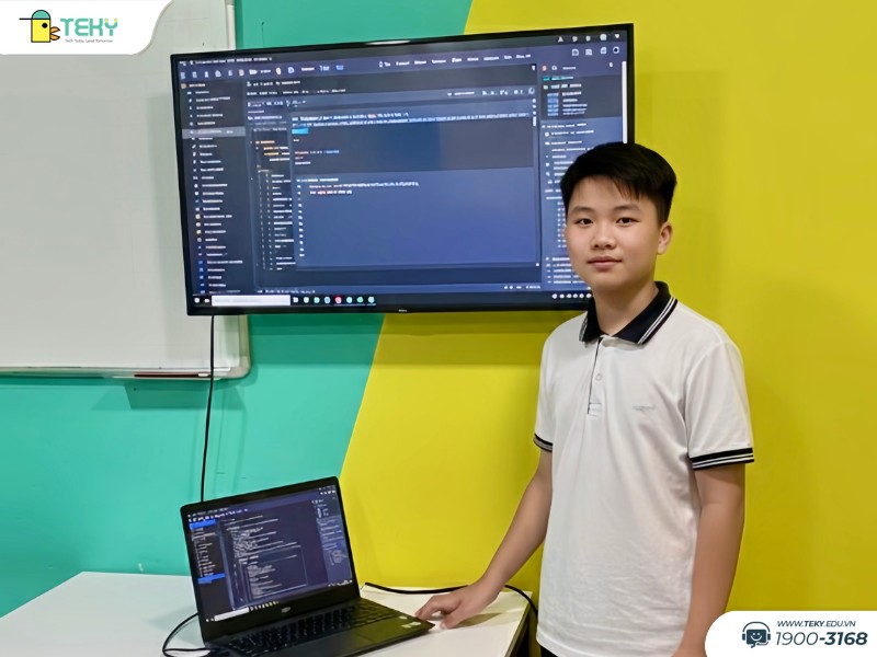 hoc-sinh-tu-tin-thuyet-trinh-du-an-cuoi-khoa-sieu-nhan-lap-trinh-web