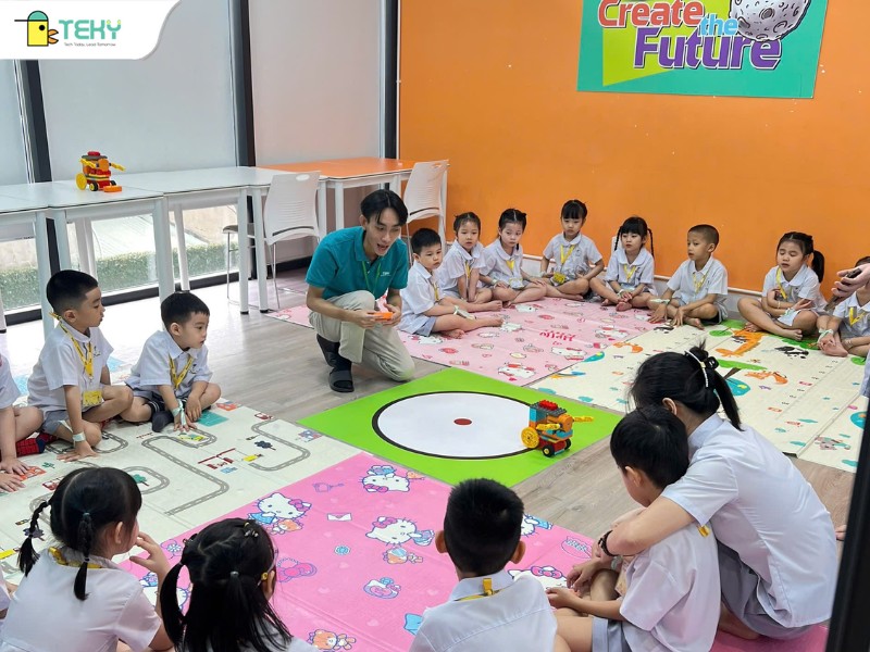 hoc-sinh-truong-tfa-tham-gia-hoat-dong-stem-cho-tre-mam-non-tai-teky