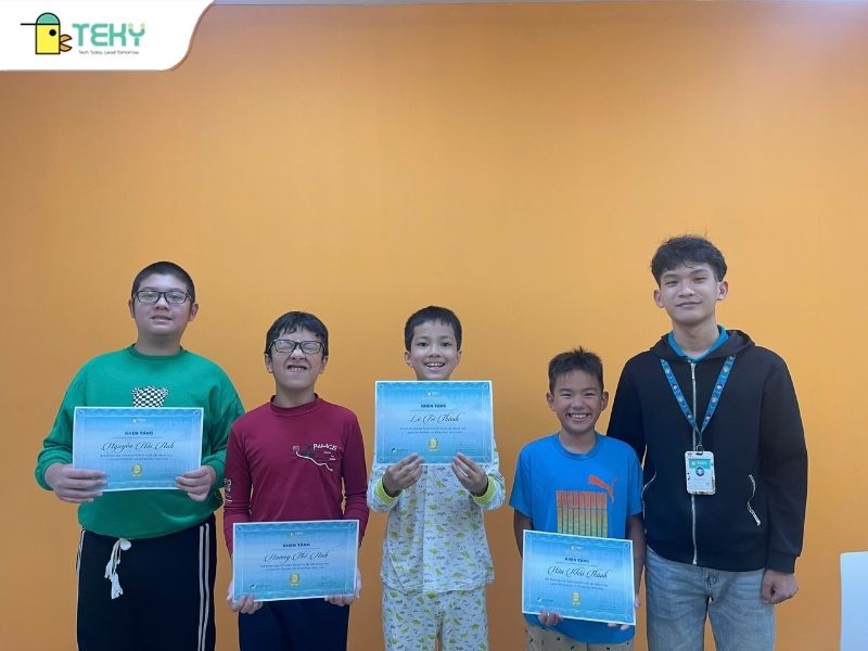 hoc-sinh-teky-hoan-thanh-lop-phat-trien-va-ung-dung-ai