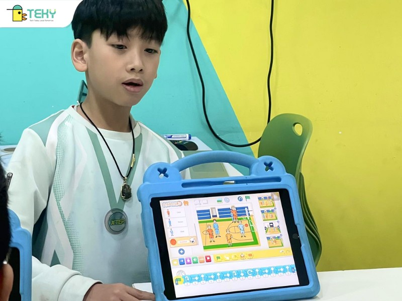 hoc-vien-teky-long-bien-cung-san-pham-lap-trinh-voi-scratchjr