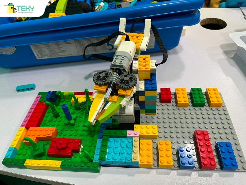 san-pham-tram-khong-gian-vu-tru-cua-ba-ban-hoc-vien-duy-anh-duc-duy-va-thien