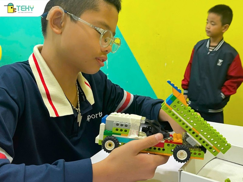 san-pham-cuoi-khoa-xe-van-tai-van-chuyen-rac-thai-cua-hoc-vien-do-duc-duy