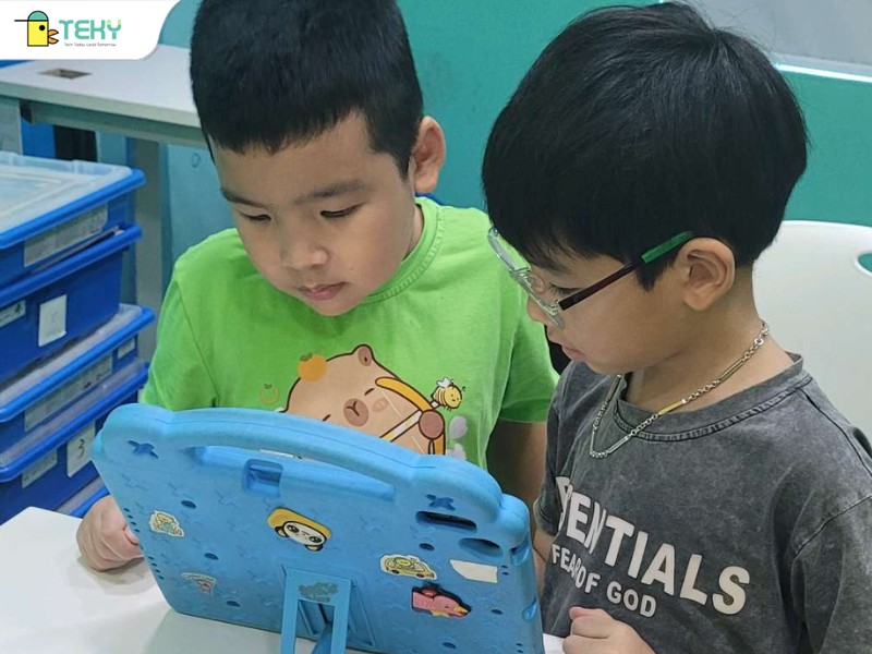 hoc-vien-ta-quoc-an-trong-lop-hoc-robotics-voi-lego-wedo