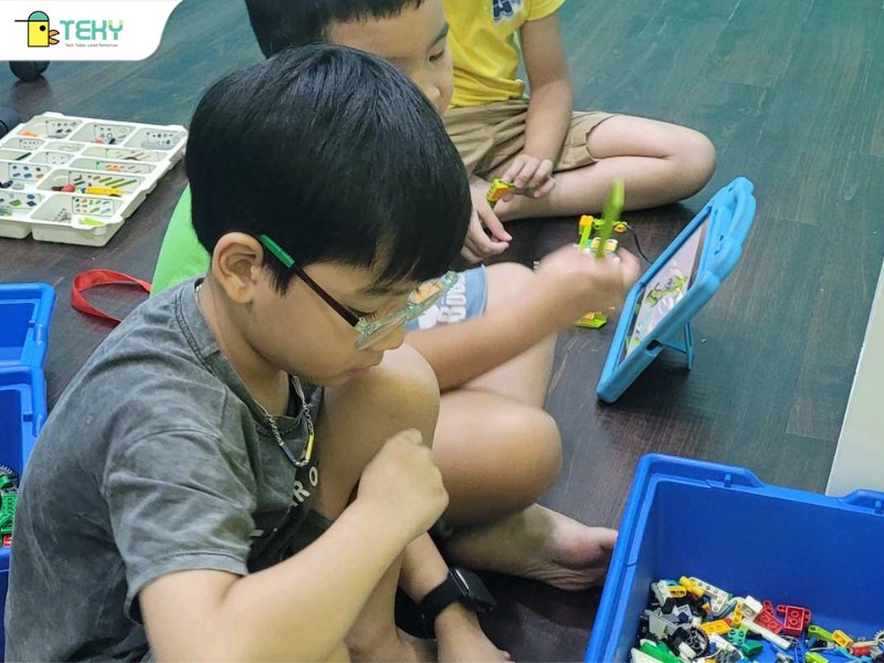 lop-hoc-robotics-voi-lego-wedo-tai-teky-long-bien