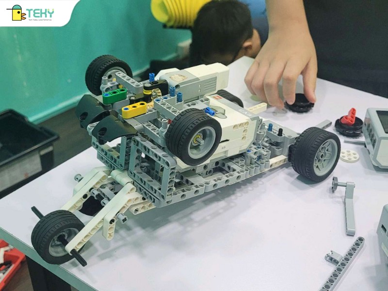 xe-dua-cong-thuc-1-san-pham-cua-hoc-vien-vu-dinh-phuc-minh