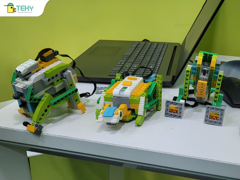 cac-mo-hinh-robot-van-hanh-thuc-te-duoc-lap-rap-bang-bo-cong-cu-lego-wedo-tai-lop-kham-pha-robotics