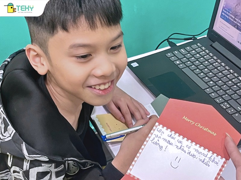 hoc-vien-teky-long-bien-viet-loi-chuc-danh-tang-cac-co-giao-tai-teky