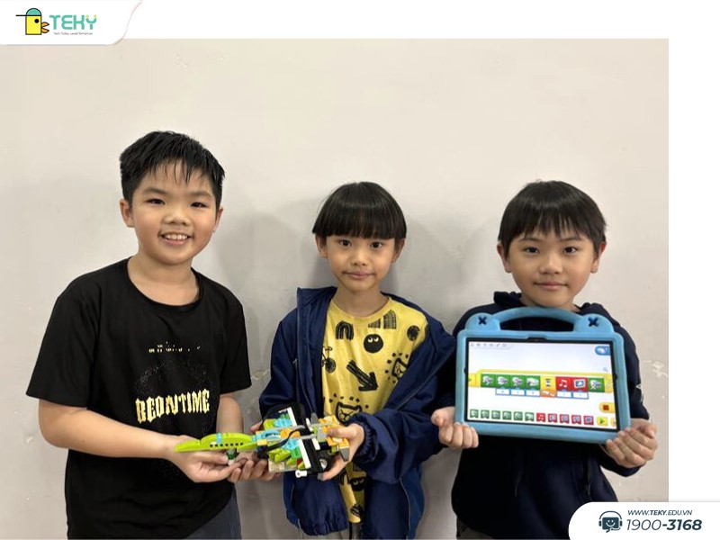 tekids-tu-tin-voi-san-pham-robot-may-bay-tiem-kich-su-35