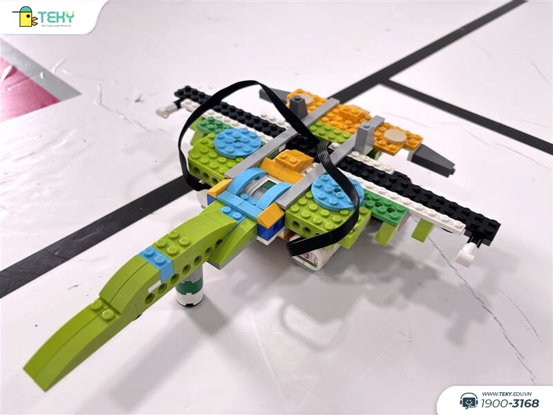 robot-may-bay-tiem-kich-su-35-tai-lop-kham-pha-robotics