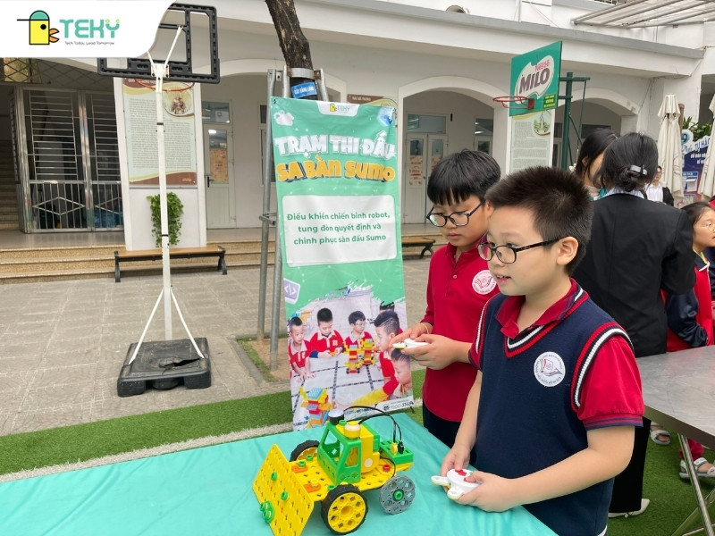 tram-trai-nghem-robot-duoc-nhieu-hoc-sinh-nam-hung-thu