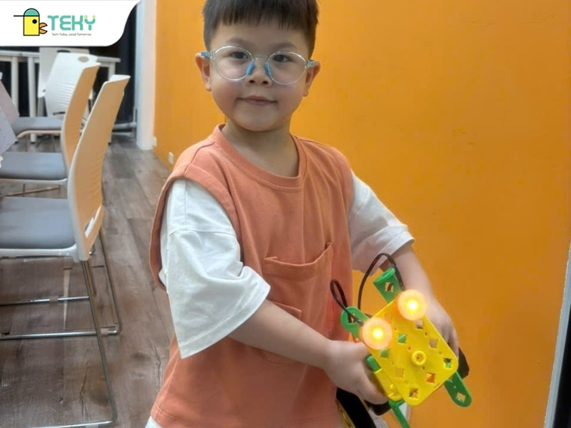 nam-khanh-cung-san-pham-robot-chu-cho-thong-minh