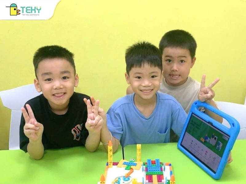 lop-hoc-kham-pha-robotics-tai-teky