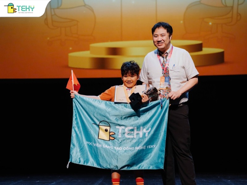 hoc-vien-phan-nhat-nam-xuat-sac-mang-ve-chiec-cup-vo-dich-tai-cuoc-thi-quoc-te-hkico-2025