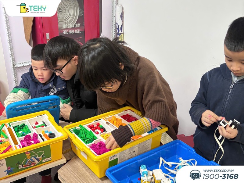 hoat-dong-test-cong-nghe-lap-rap-robotics