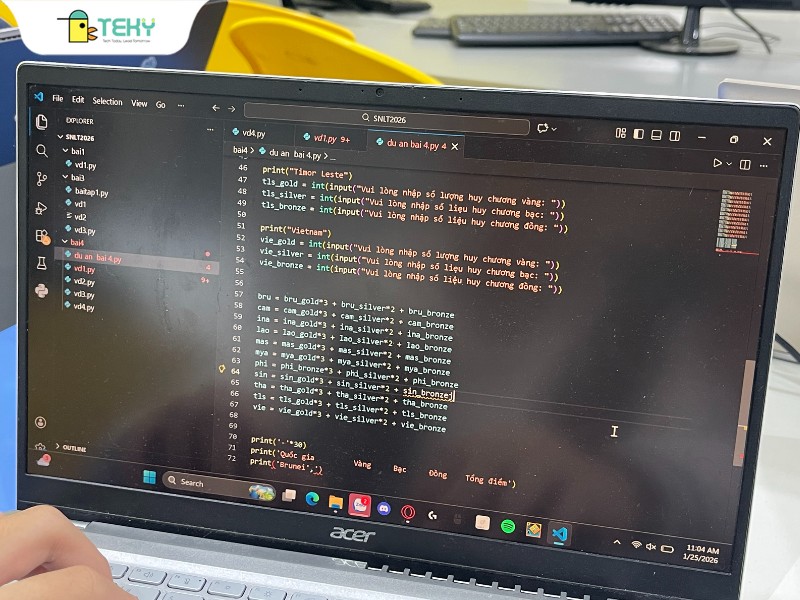 man-hinh-code-du-an-bai-4-hp1-trong-khoa-sieu-nhan-lap-trinh-2025-tai-teky