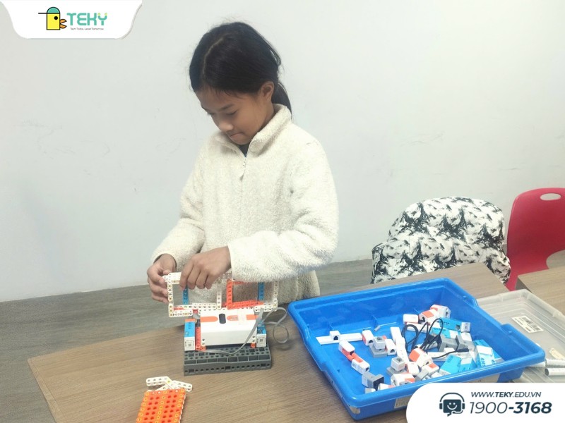 cac-tekids-sang-tao-qua-san-pham-cua-so-tu-dong