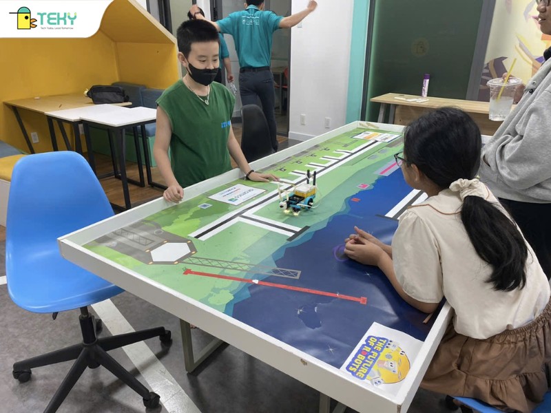 hinh-anh-cac-be-thich-thu-khi-trai-nghiem-san-pham-minh-tao-ra