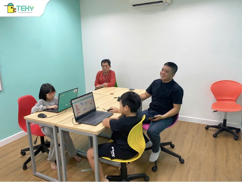 buoi-bao-cao-tai-lop-be-lam-game