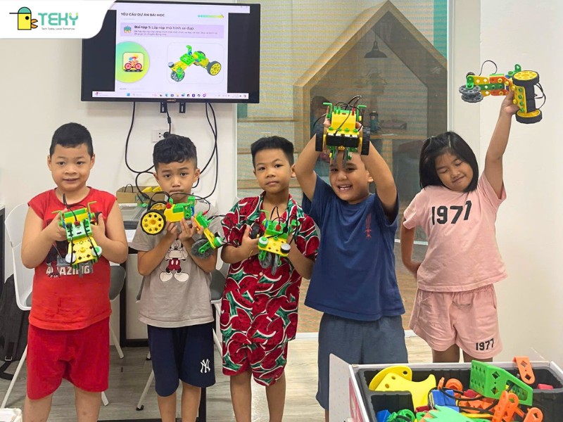 du-an-robot-sang-tao-cua-hoc-vien-khoa-hoc-robotics