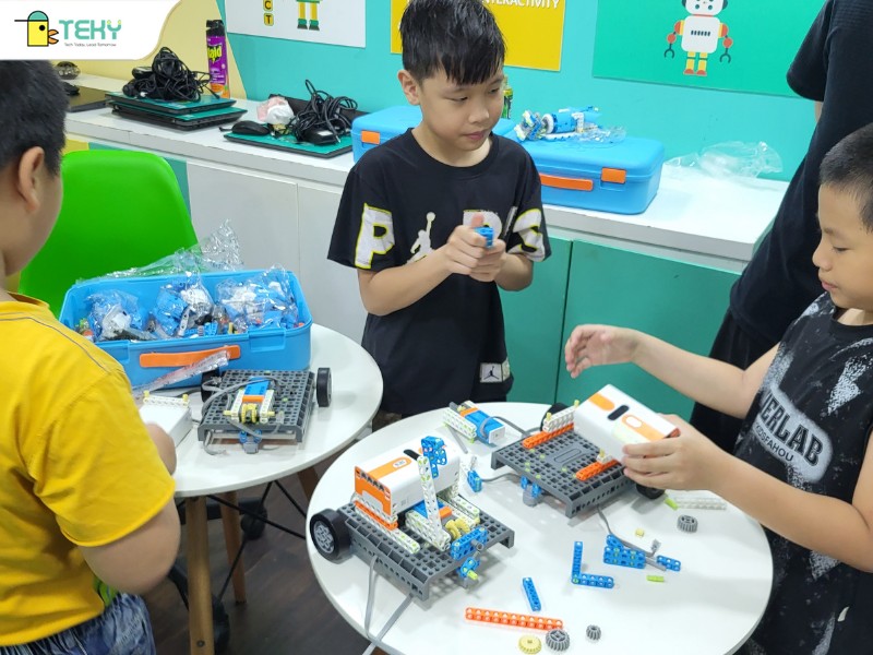 2-hoc-sinh-lot-top-10-bang-tieu-hoc-khu-vuc-mien-nam