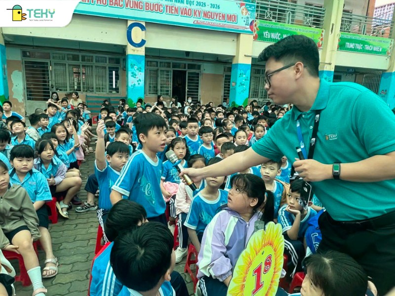 hoc-sinh-tham-gia-mini-game-trong-chuyen-de