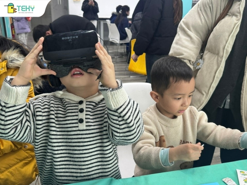 cac-con-trai-nghiem-tham-gia-trai-nghiem-deo-kinh-vr