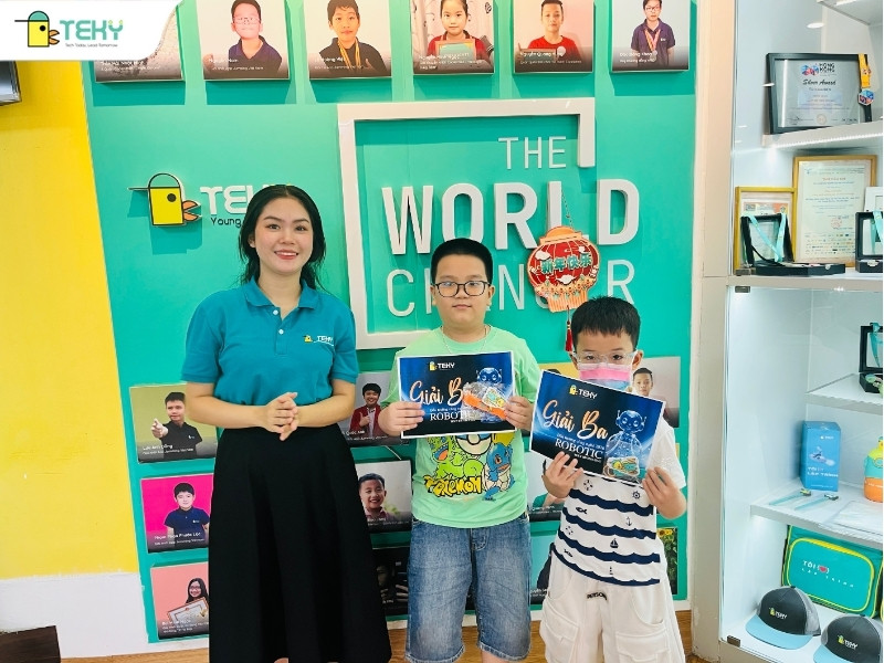 giai-ba-nguyen-canh-phuc-dang-khoi