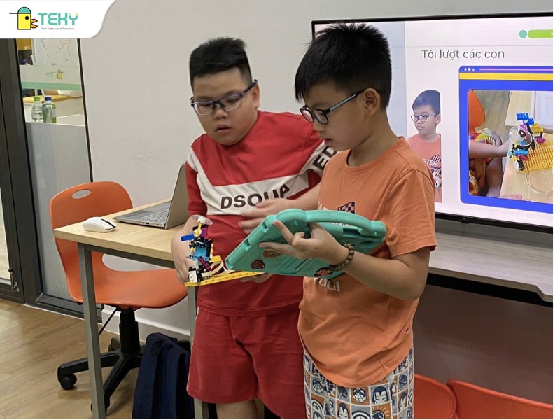 be-bao-&-duc-thuc-hien-bao-cao-cuoi-khoa