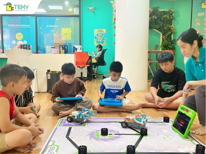 hoc-vien-chay-thu-robot-tram-khong-gian-vu-tru