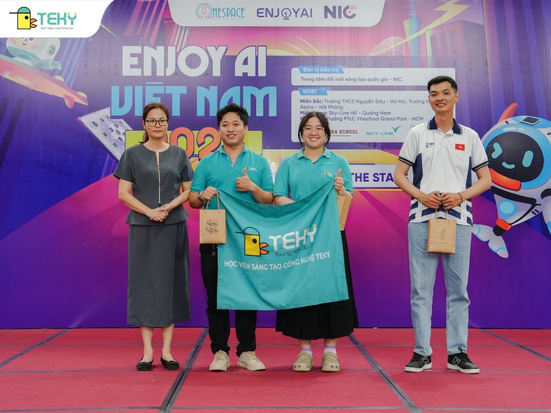 giao-vien-tai-teky-nhan-duoc-giai-huan-luyen-vien-xuat-sac-tai-enjoy-ai-2025
