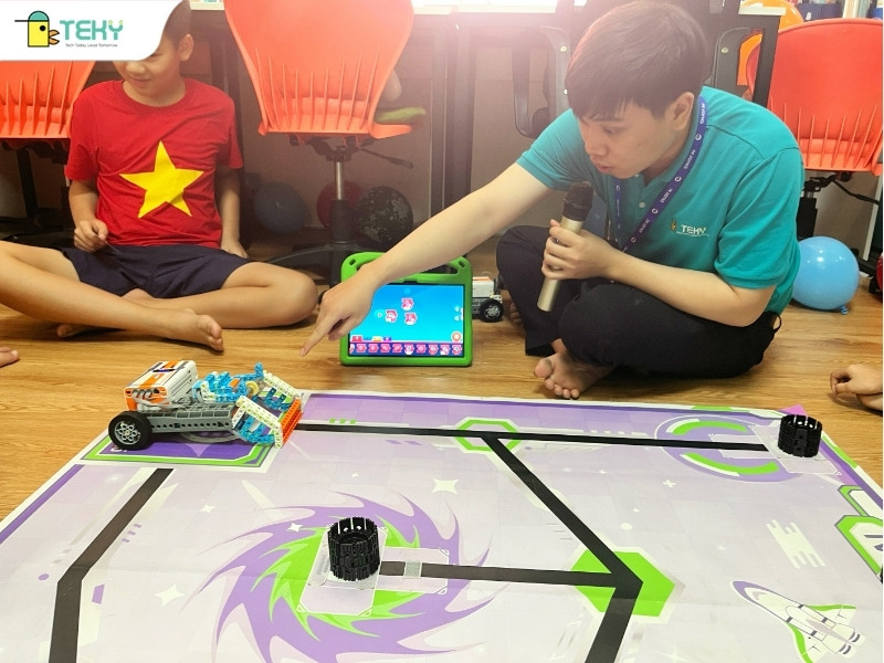 thay-nguyen-huu-luat-huong-dan-cac-ban-lap-trinh-code-cho-robot-lam-nhiem-vu