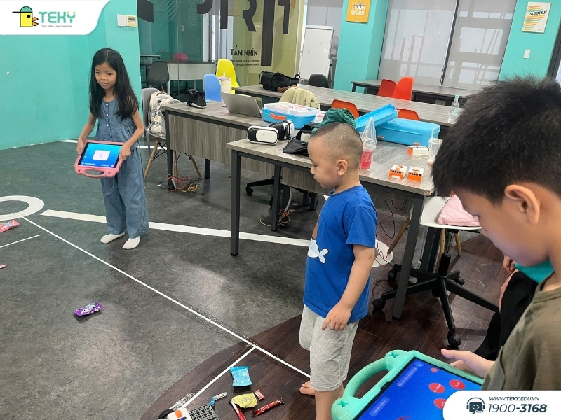 cac-be-dieu-khien-robot-minh-vua-hoan-thanh