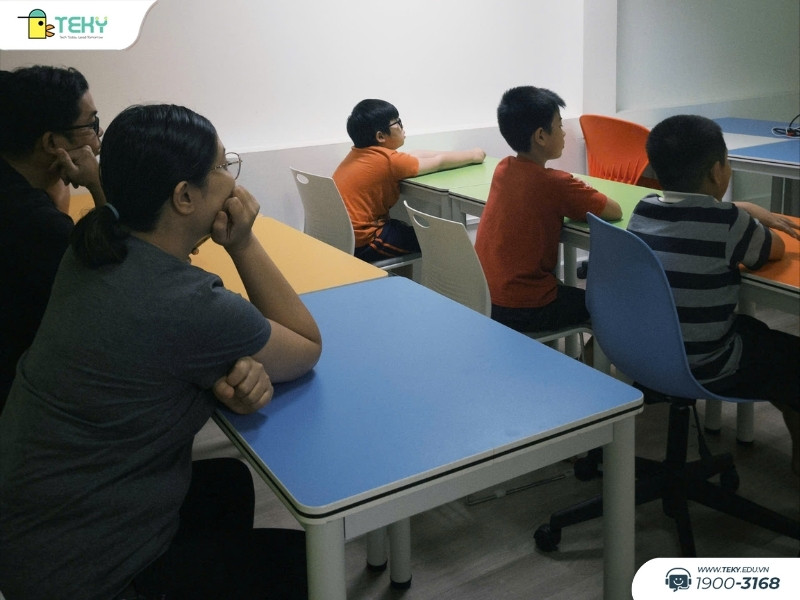 ba-me-tham-du-bao-cao-cuoi-khoa-cua-cac-con