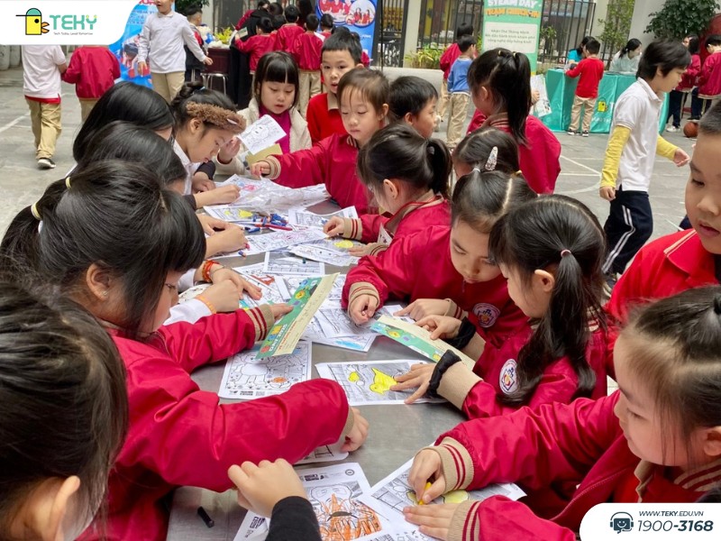 hoc-sinh-trai-nghiem-ve-tranh-3d