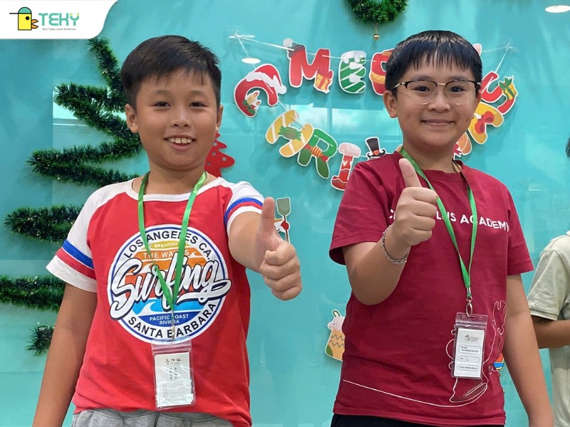 dat-minh-va-viet-long-tai-teky-tham-gia-du-an-robotics-mo-hinh-xe-tang-chay-sa-ban